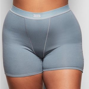 NWT Skims Boy Short in Kyanite Size Lg